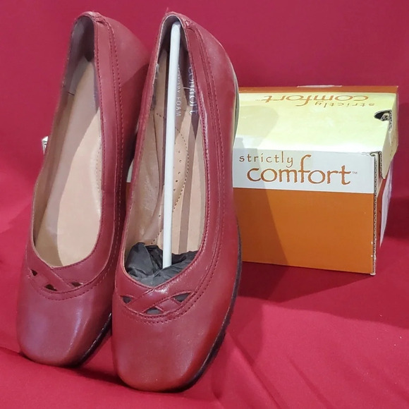 Strictly comfort jessie red leather slip on flats new in box - Picture 1 of 8